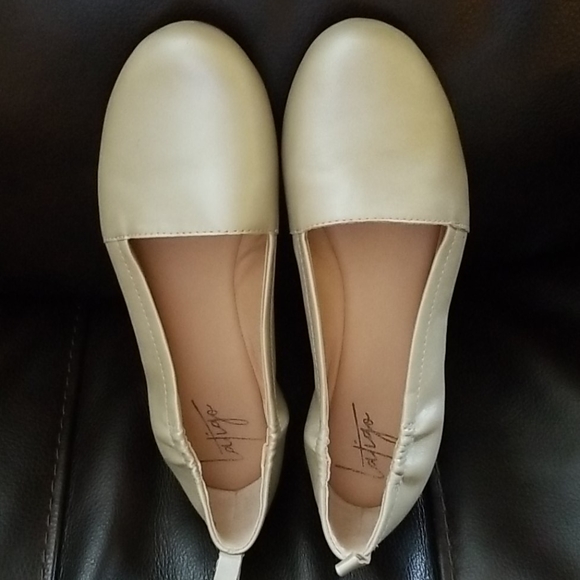 Látigo womens  flat & loafers shoes size 7M - Picture 12 of 12